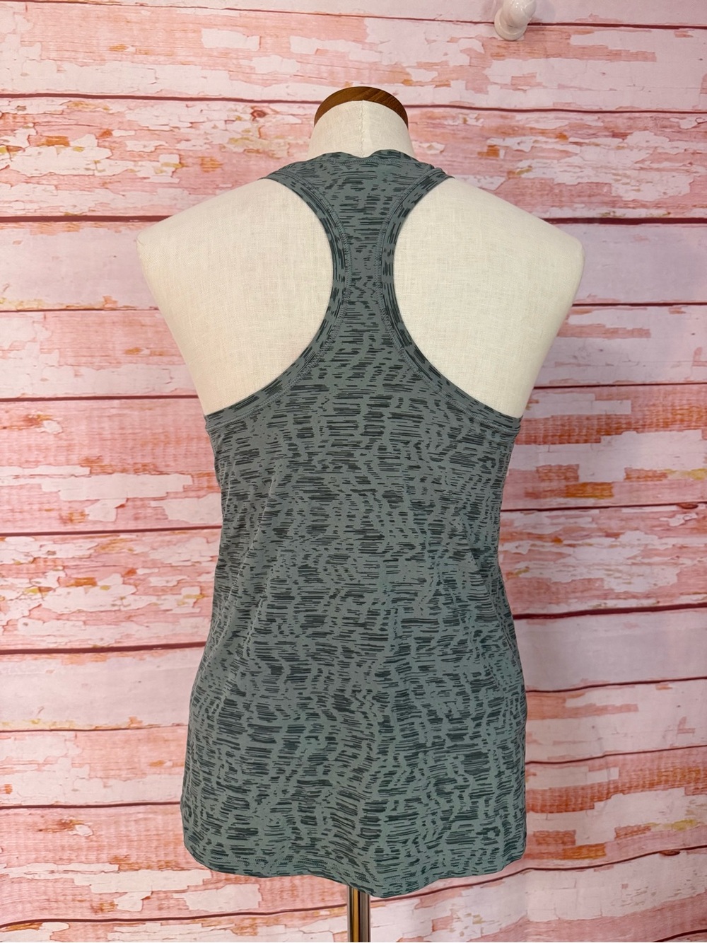 Athleta Ultimate Train Tank Green Patterned Racerback - Picture 5 of 6